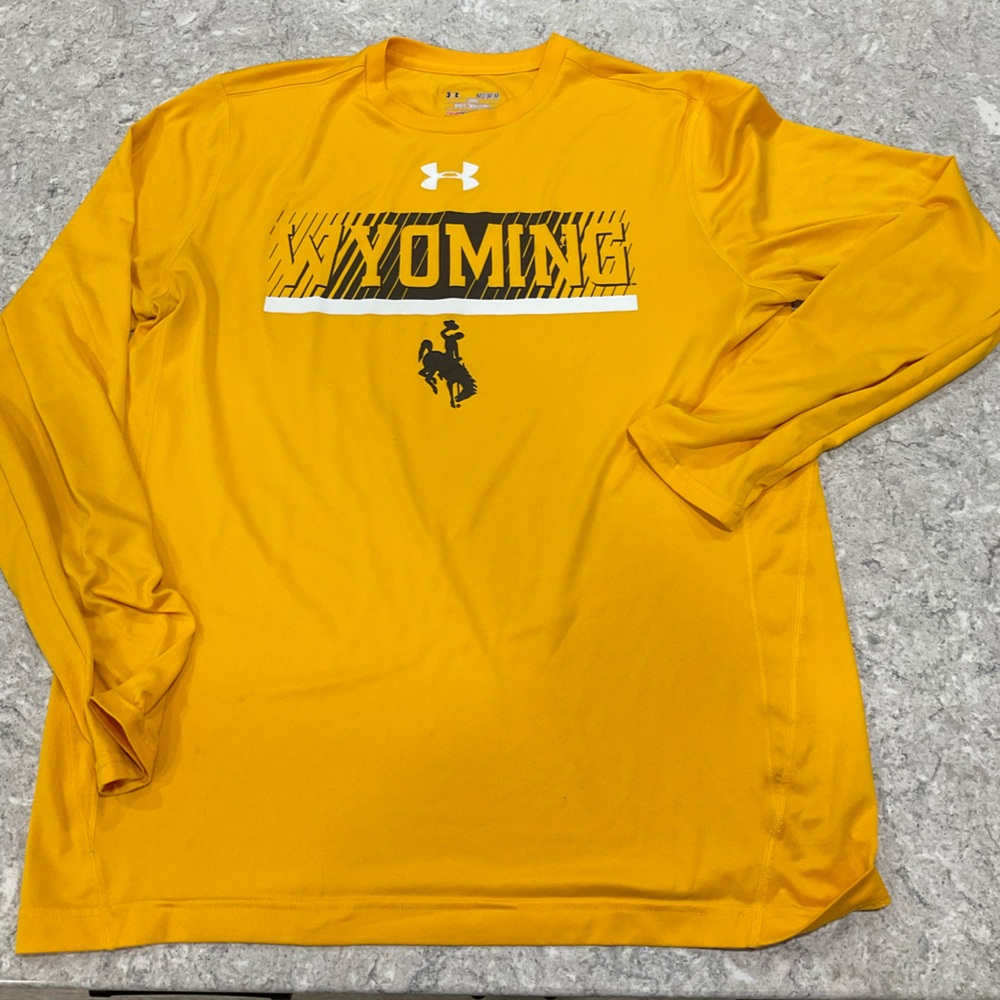 Wyoming Cowboys Under Armour Men's Gold Long Sleeve Tee-Medium